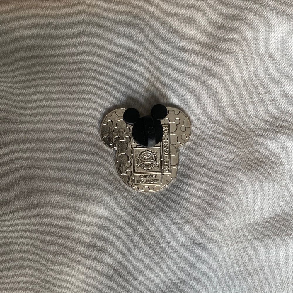 Mickey Mouse Icon Mystery Pouch - Peter Pan pin - Picture 2 of 2